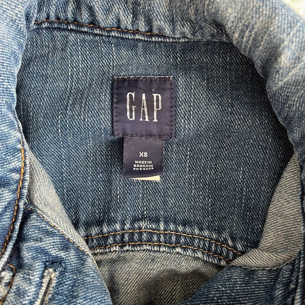 GAP Blue Denim Jean Jacket Cropped‎ Style